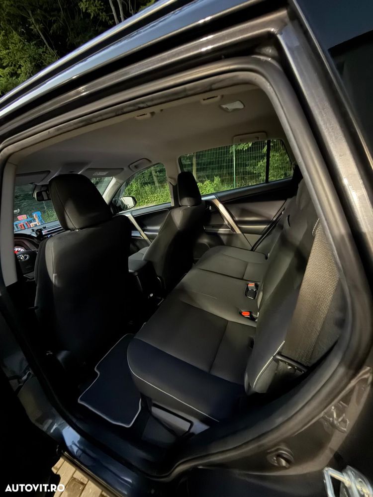 Toyota RAV4 - 8