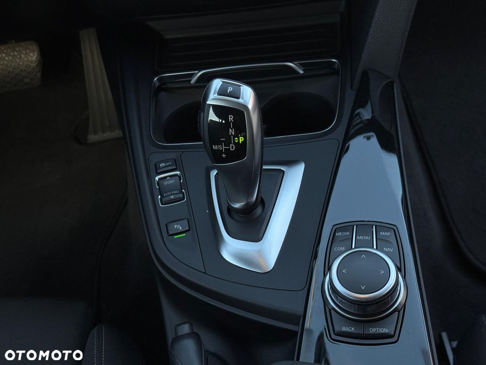 BMW Seria 3 320i GPF xDrive Sport Line Shadow - 26