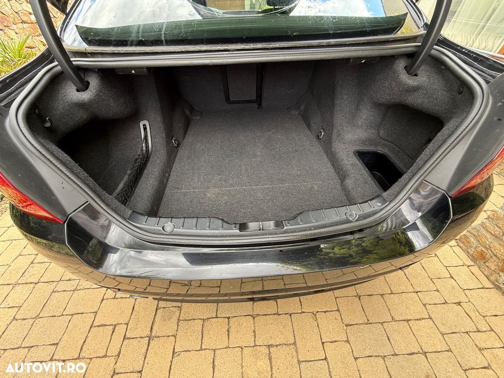 BMW Seria 5 525d xDrive - 9