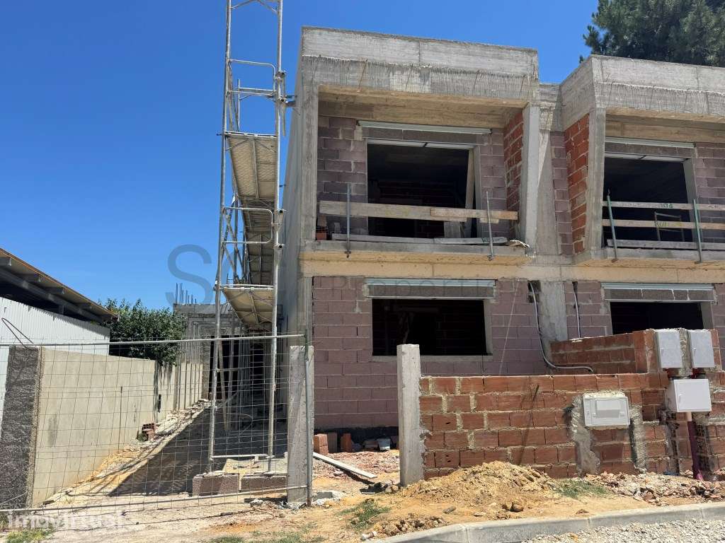 Moradia Nova Geminada T3 Pinhal do General Seixal com Garagem - Grande imagem: 5/26
