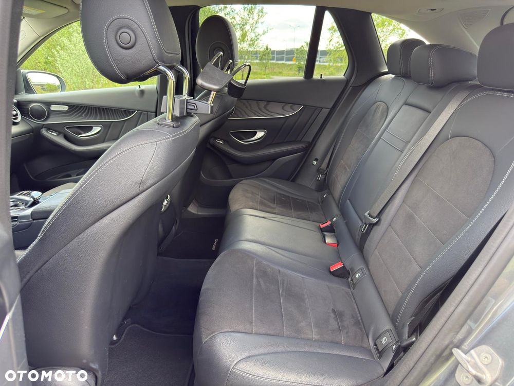 Mercedes-Benz GLC 250 4Matic 9G-TRONIC AMG Line - 32
