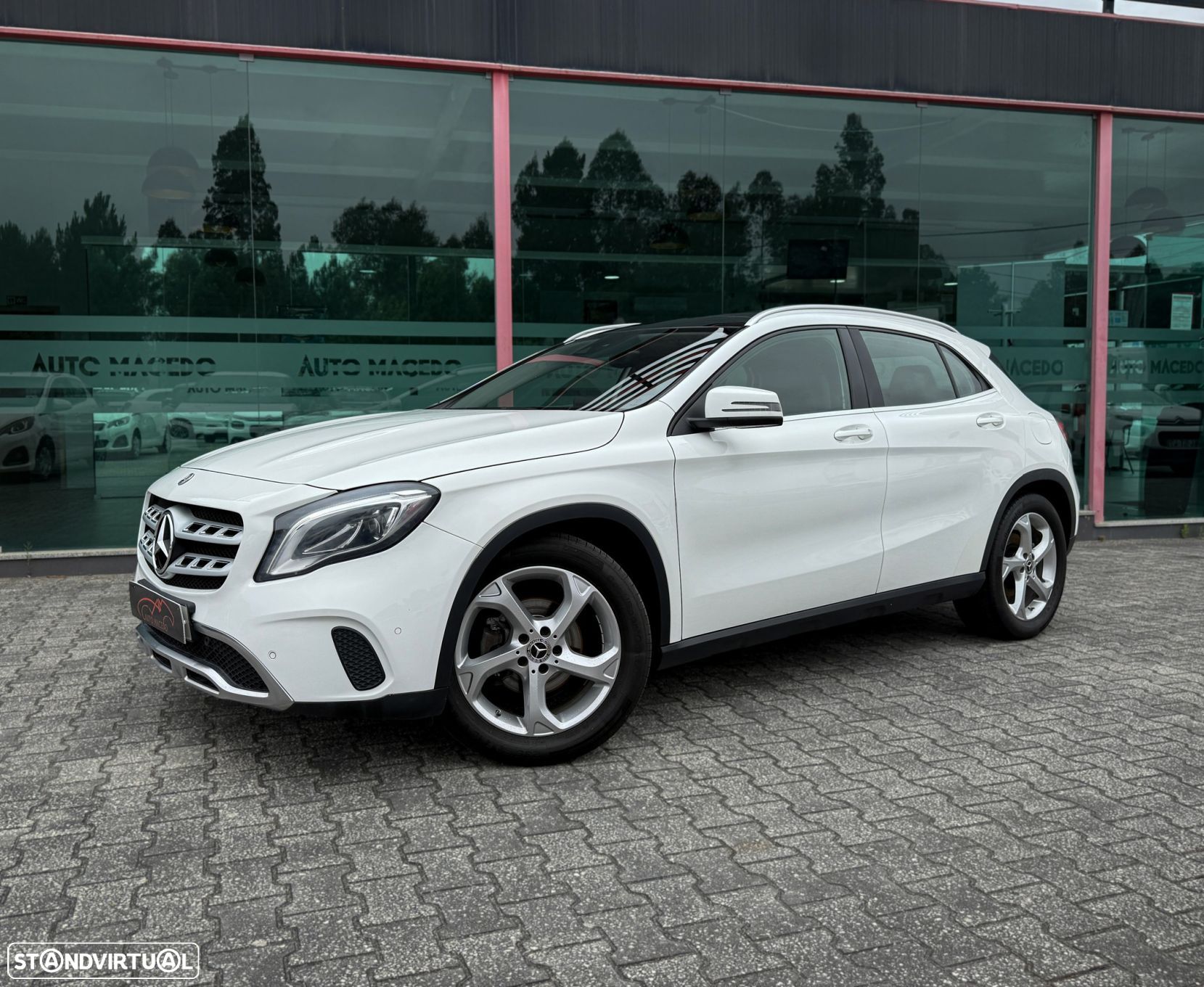 Mercedes-Benz GLA 180 Urban Aut. - 1