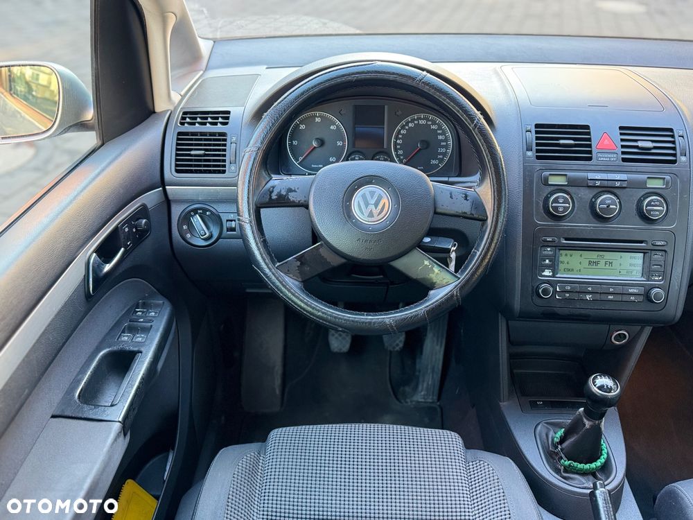 Volkswagen Touran 2.0 TDI Highline - 14