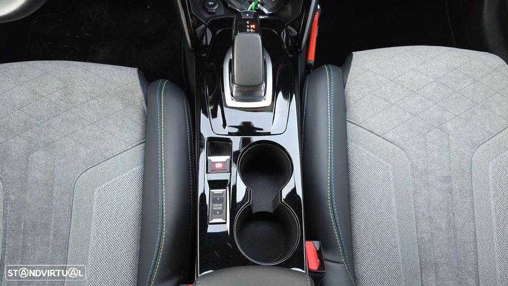 Peugeot e-208 GT - 45