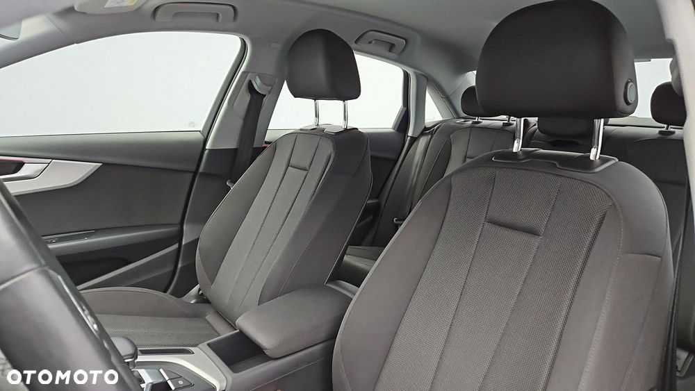 Audi A4 Limousine - 11