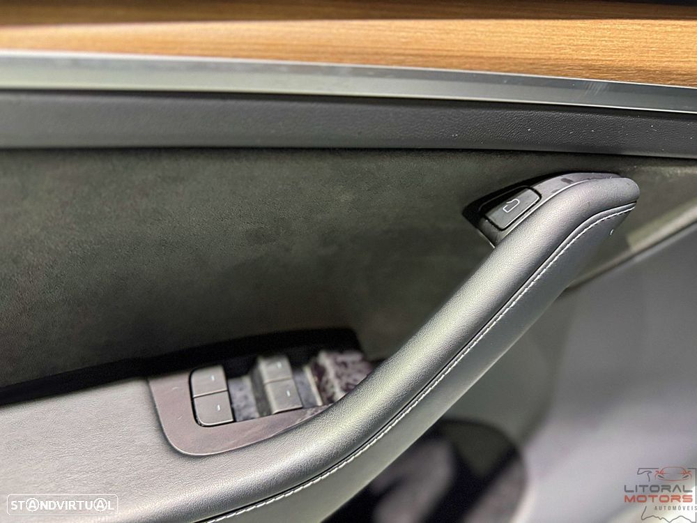 Tesla Model Y Performance Tração Integral - 17