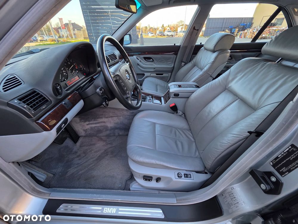 BMW Seria 7 - 16