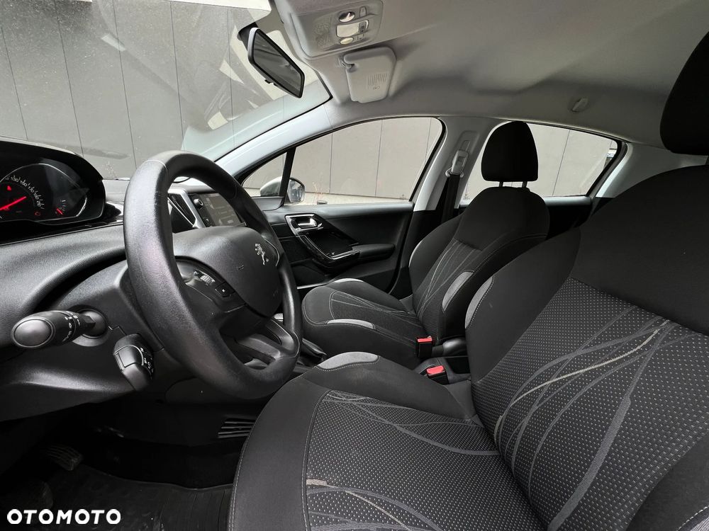 Peugeot 208 - 9