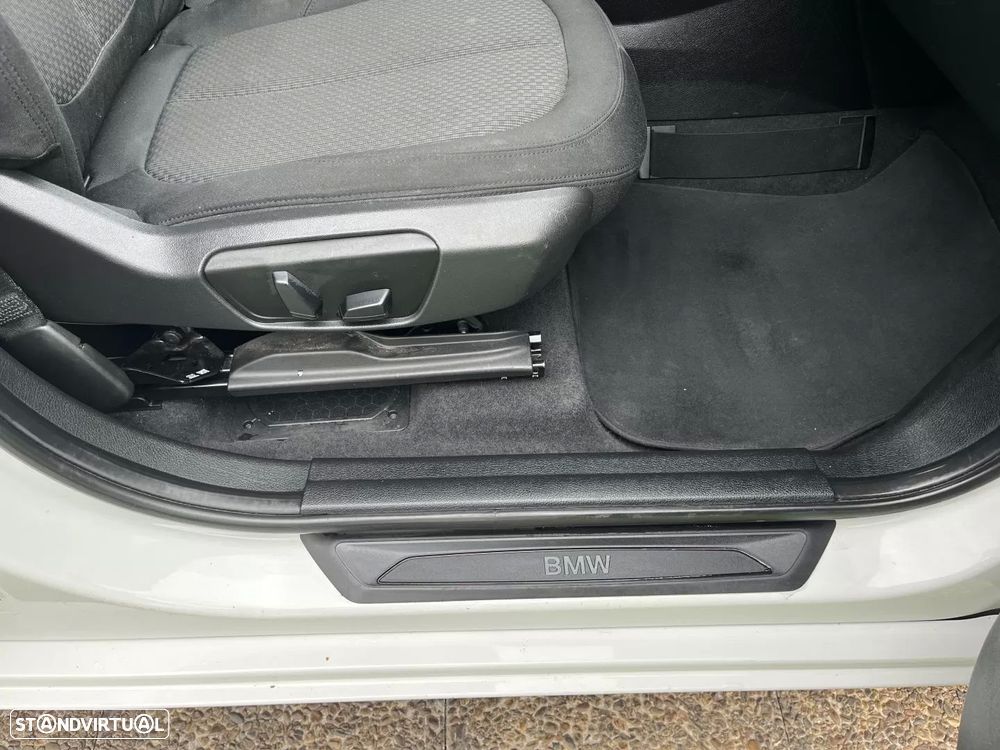 BMW 218 Active Tourer d Line Sport - 34