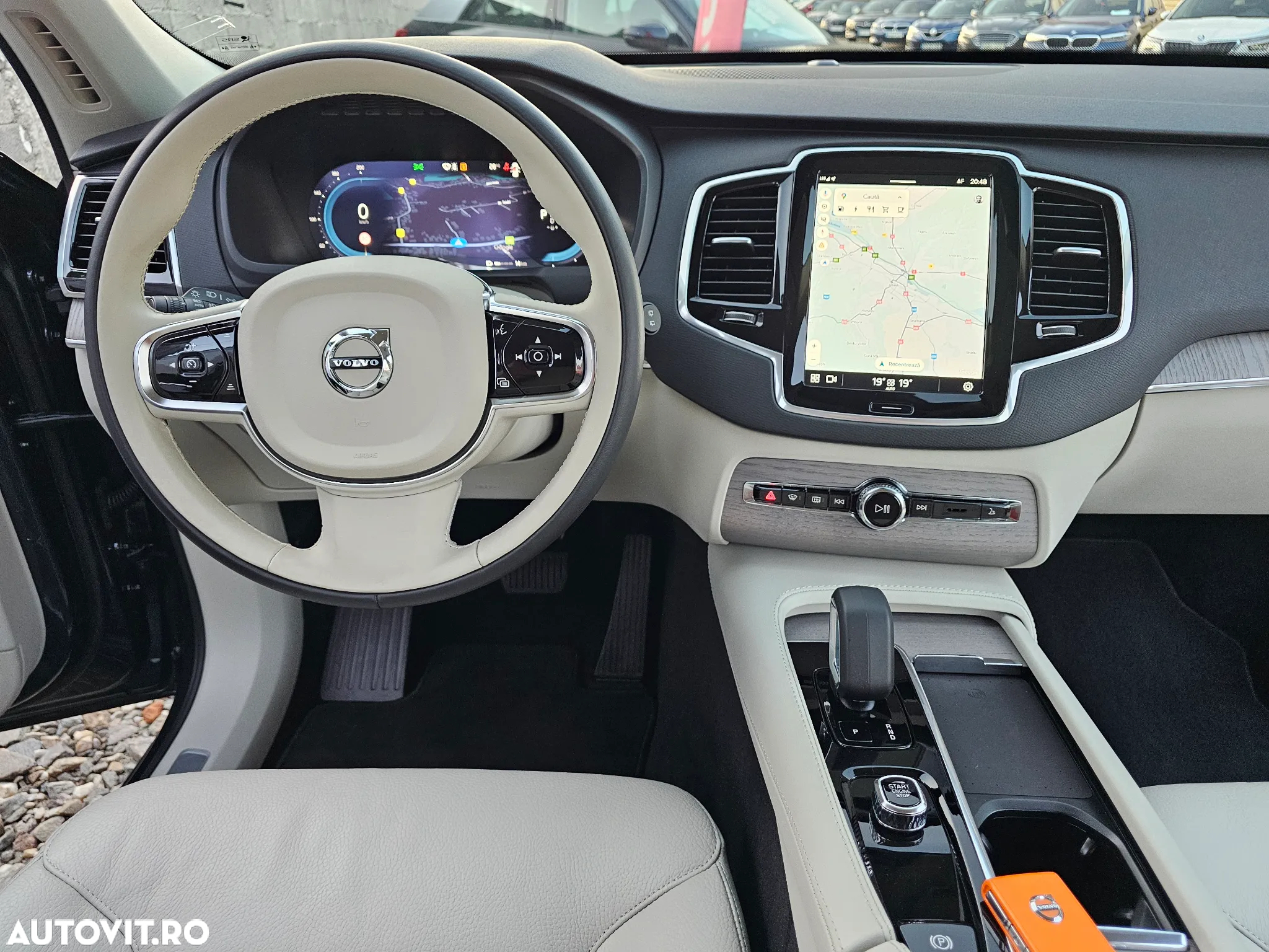 Volvo XC 90 T8 AWD Plug-in Hybrid Plus Dark - 36
