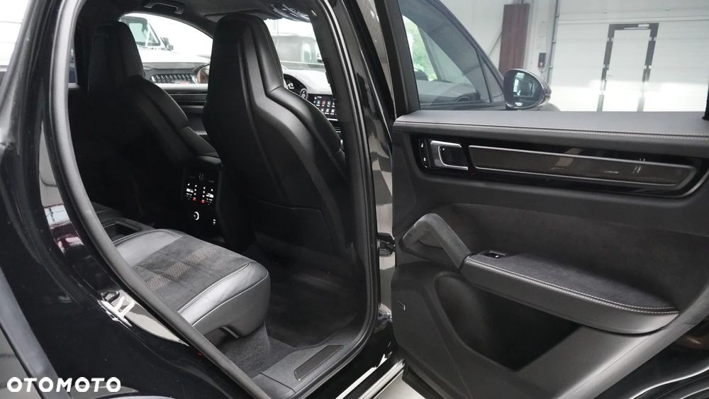 Porsche Cayenne Turbo GT - 10