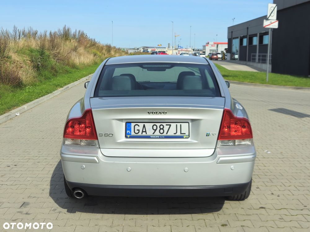 Volvo S60 2.4D5 Momentum - 4