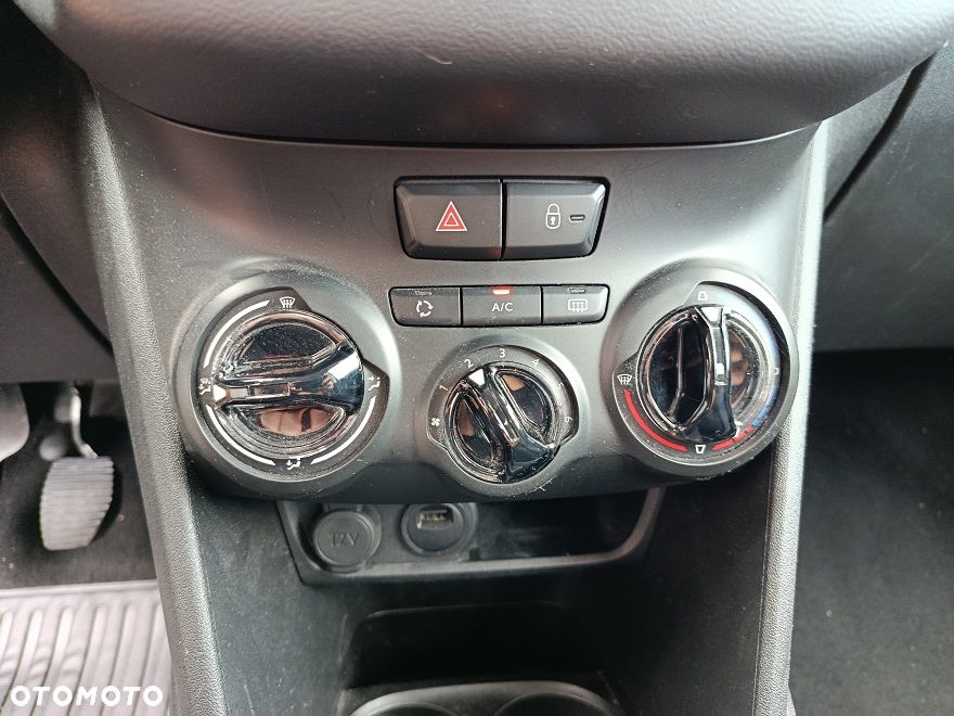 Peugeot 208 - 8