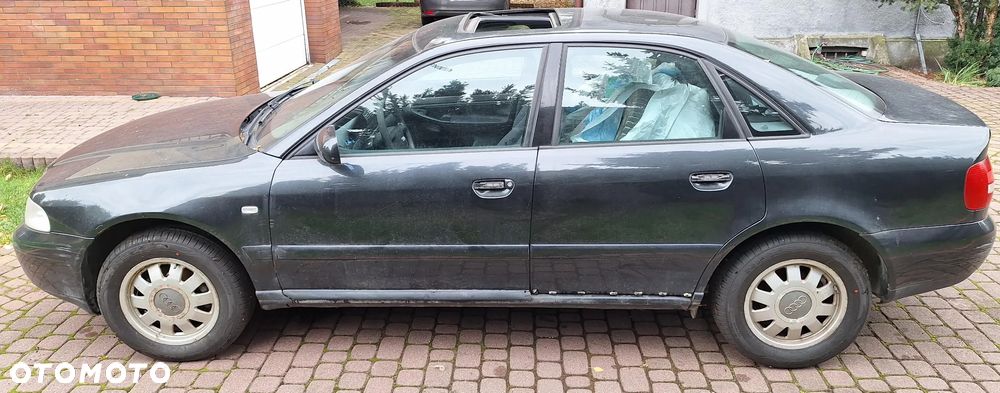 Audi A4 Limousine - 4