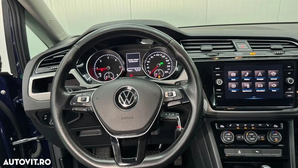 Volkswagen Touran - 10