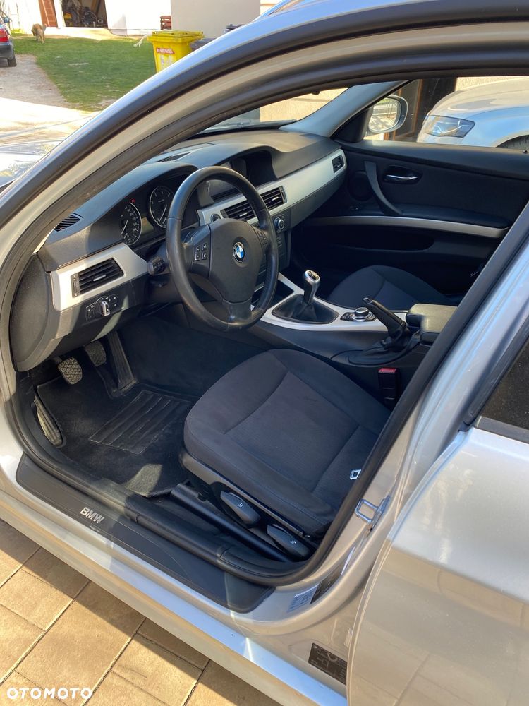 BMW Seria 3 318i - 10