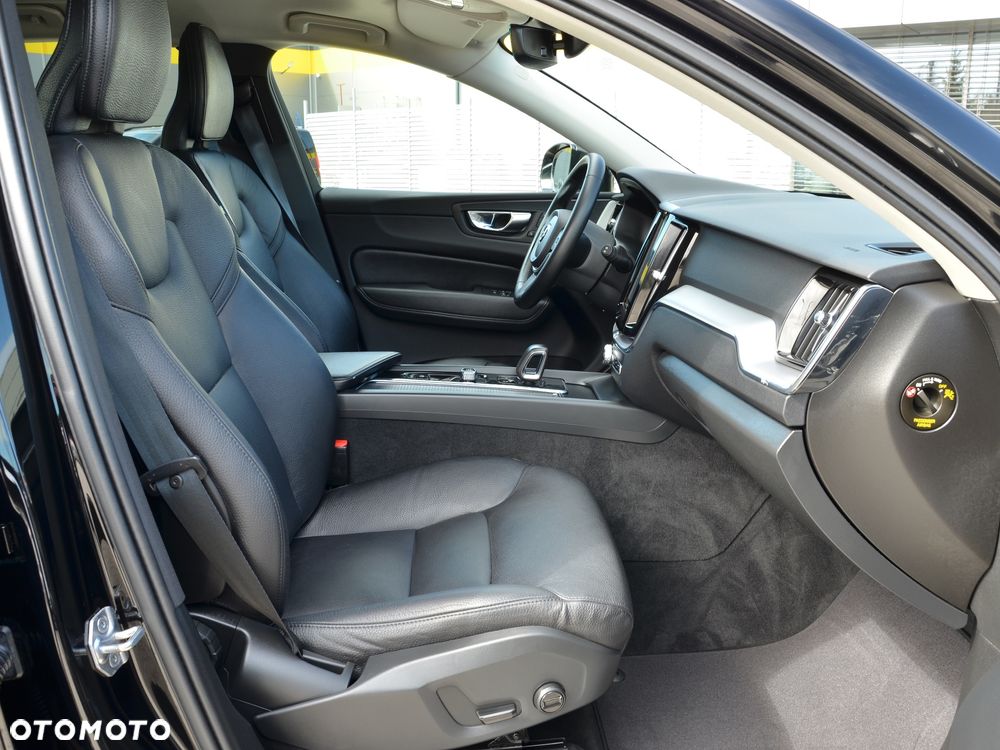 Volvo XC 60 B4 D AWD Momentum Pro - 16