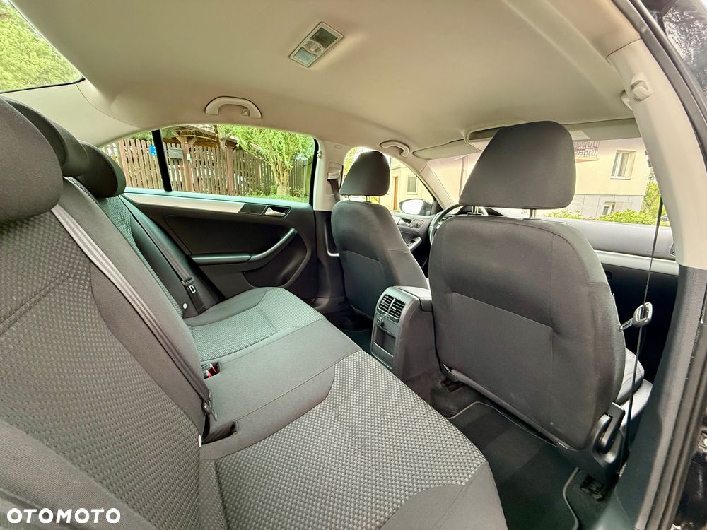 Volkswagen Jetta 1.6 TDI Comfortline - 30