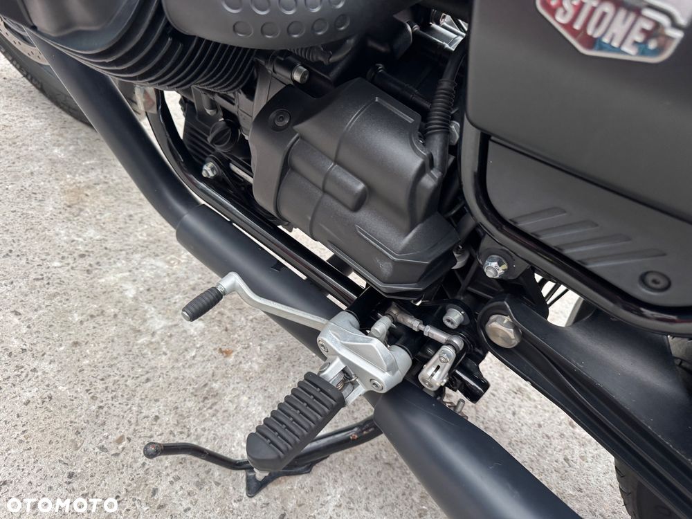 Moto Guzzi V85 - 22