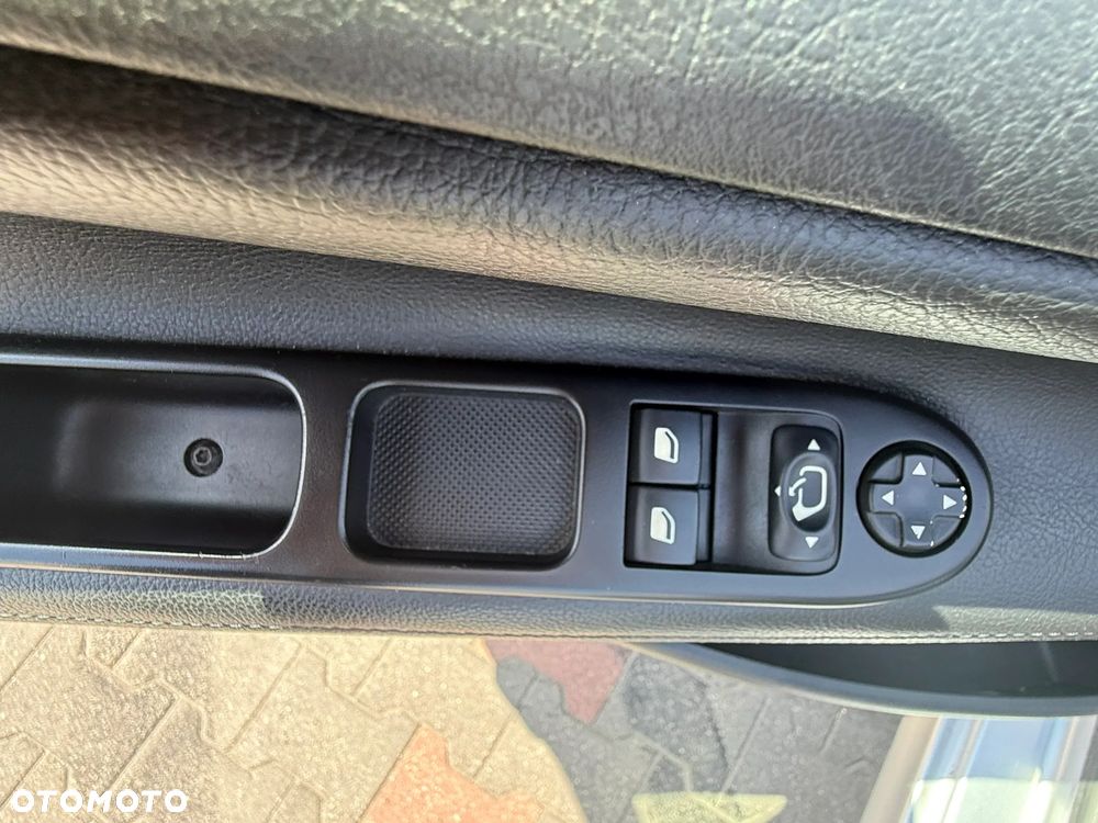 Peugeot 207 90 HDi FAP forever - 14