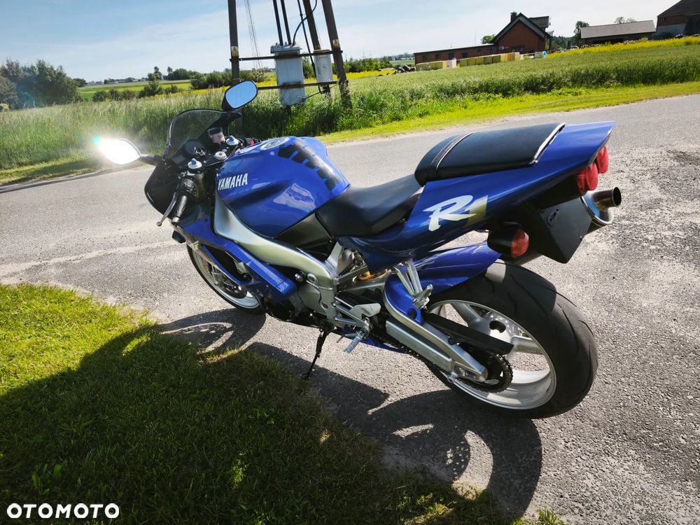Yamaha R1 - 11