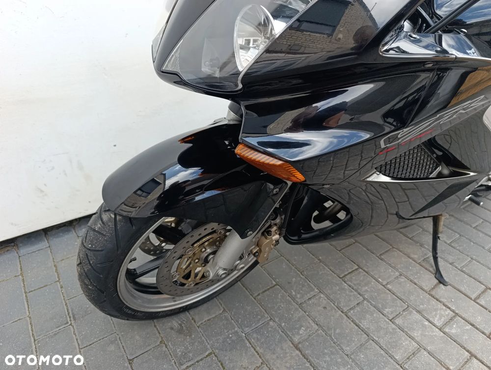 Honda VFR - 10