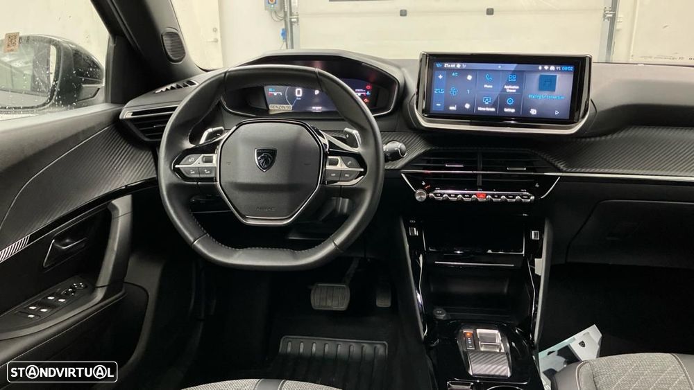 Peugeot 2008 1.2 PureTech Allure EAT8 - 4