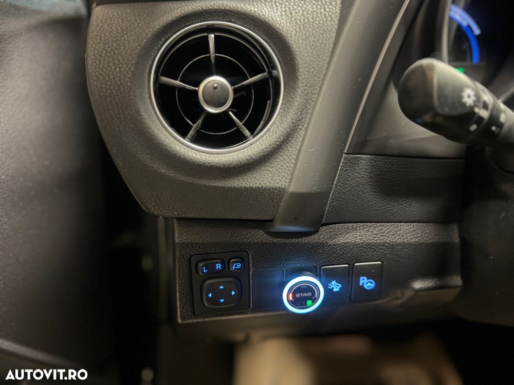 Toyota Auris 1.8 VVT-i Hybrid Automatik Touring Sports Team Deutschland - 39