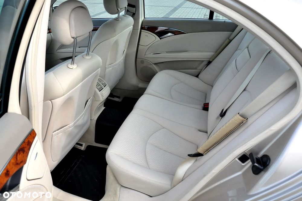 Mercedes-Benz Klasa E 320 Elegance - 31