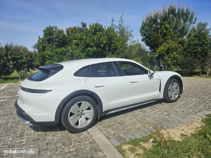 Porsche Taycan Cross Turismo 4 - 23