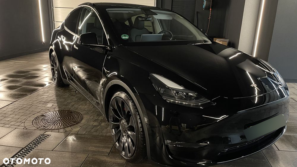 Tesla Y Performance AWD - 4