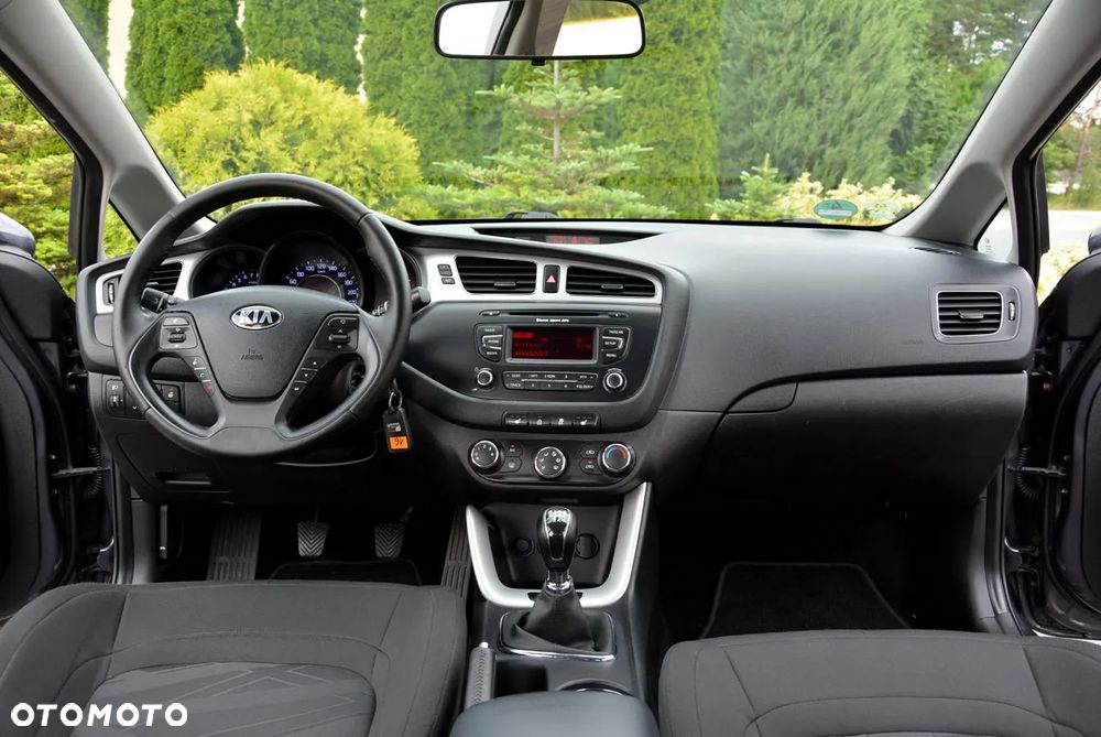 Kia Ceed 1.4 CVVT Dream Team Edition - 28