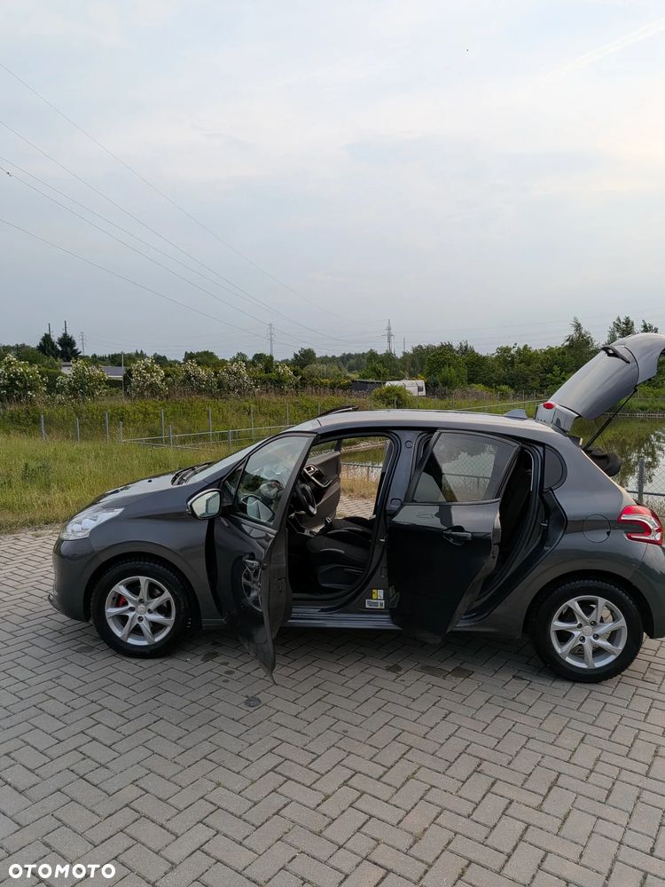 Peugeot 208 1.2 PureTech Style - 21