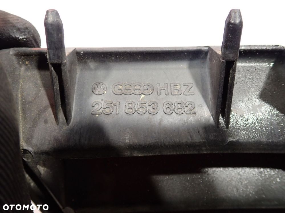 KRATKA WLOT POWIETRZA PRAWY TYŁ VOLKSWAGEN T3 - 7