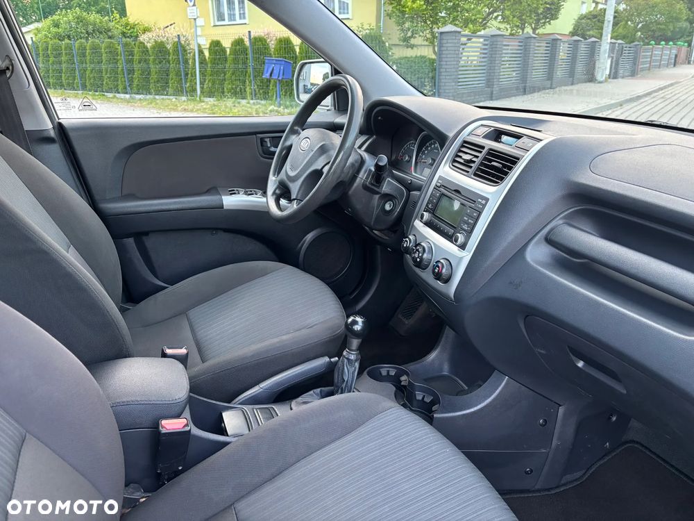 Kia Sportage 2.0 Freedom + - 8