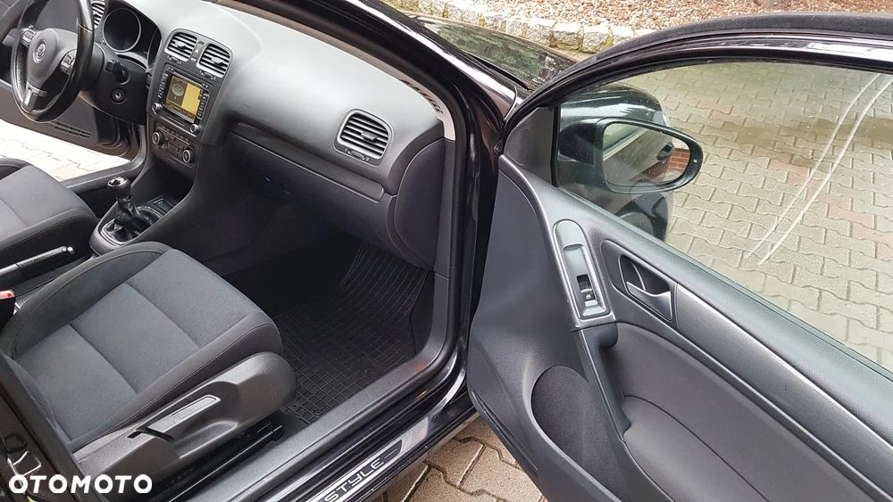 Volkswagen Golf 1.6 TDI Highline - 16