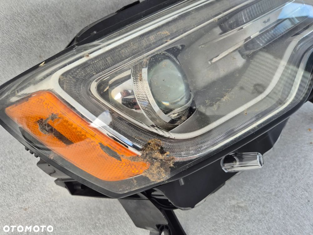 Reflektor prawy Jeep Grand Cherokee WK2 Xenon 68111000AM - 3