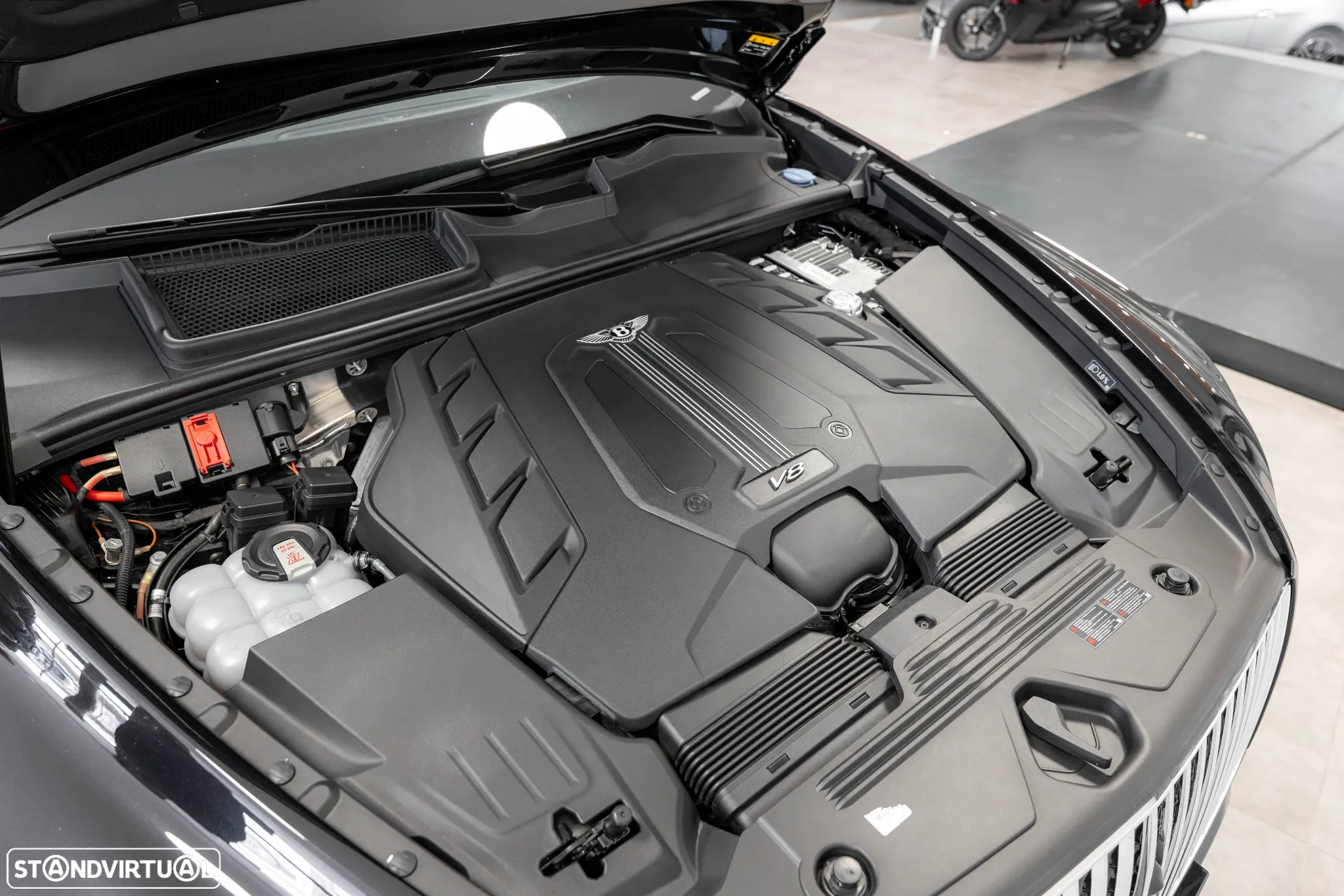 Bentley Bentayga EWB V8 Azure - 41