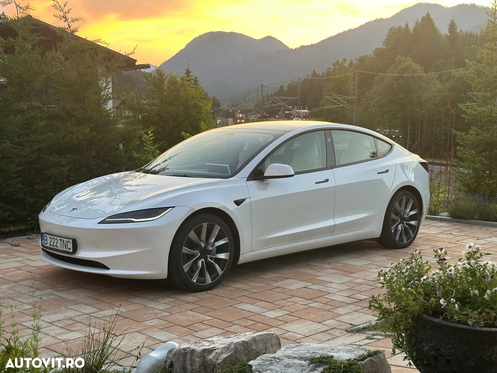 Tesla Model 3 - 1