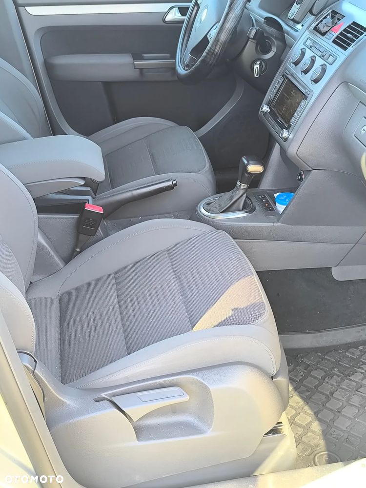 Volkswagen Touran 2.0 TDI DSG Highline - 10