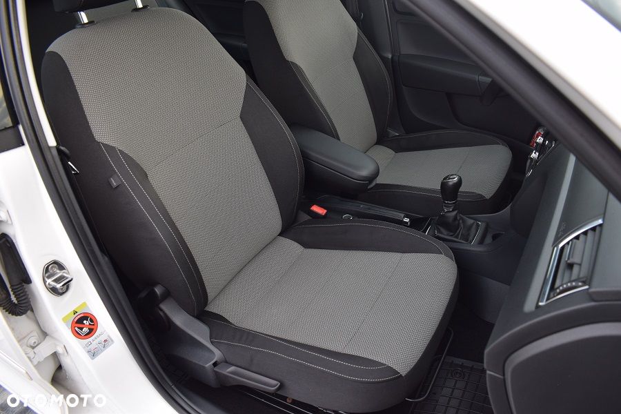 Skoda RAPID Spb 1.6 TDI DPF Ambition - 12