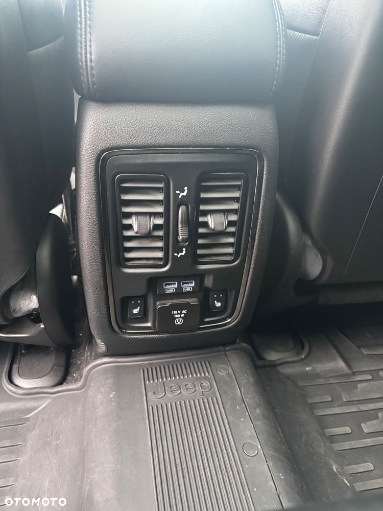 Jeep Grand Cherokee 5.7 V8 HEMI Overland Summit - 24