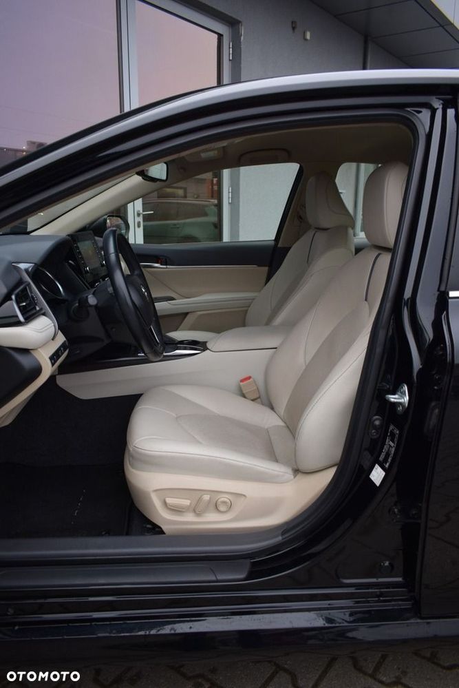 Toyota Camry 2.5 Hybrid Comfort CVT - 12