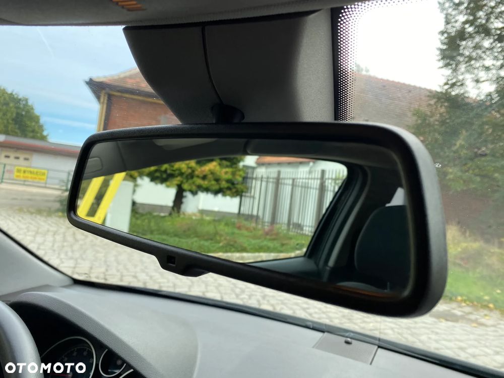 Opel Astra GTC 1.4 NAVI - 39