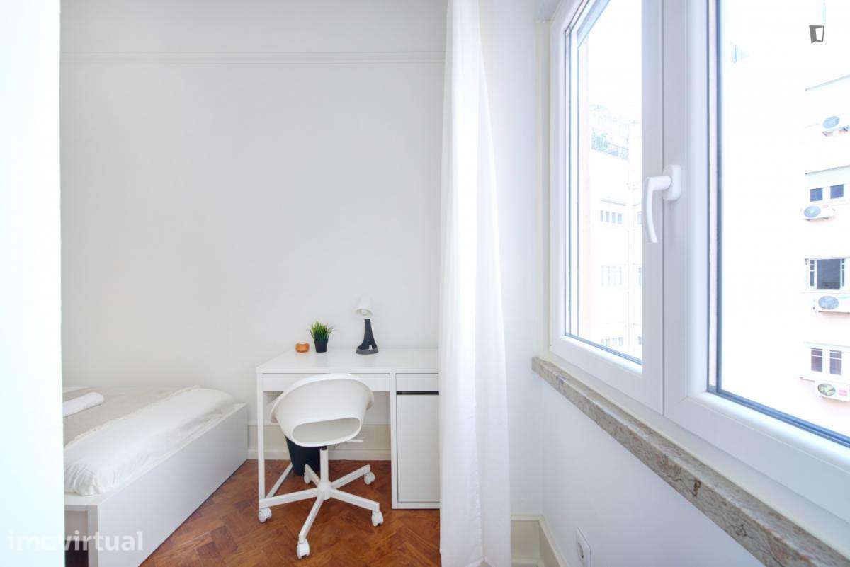 Quarto - localizado em Marquês de Pombal Lisbon - Grande imagem: 2/23