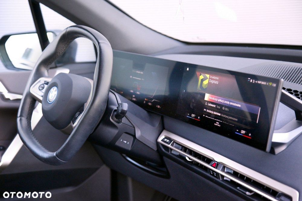 BMW iX xDrive40 76.6kWh Signature - 14