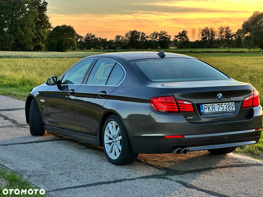BMW Seria 5 525d xDrive - 24