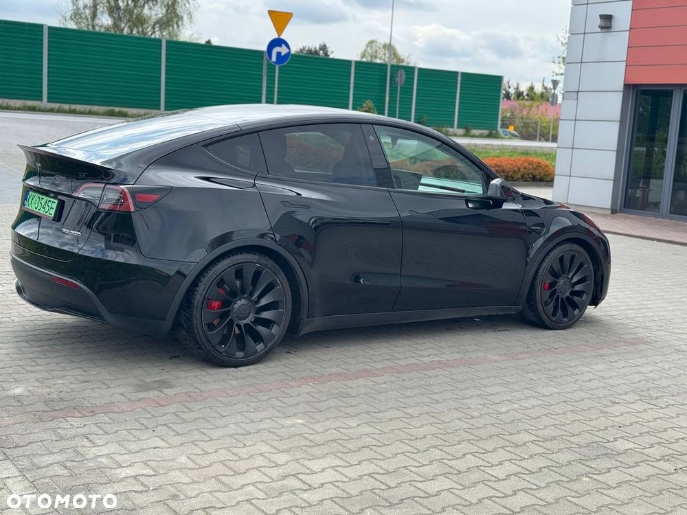 Tesla Model Y Long Range AWD - 3