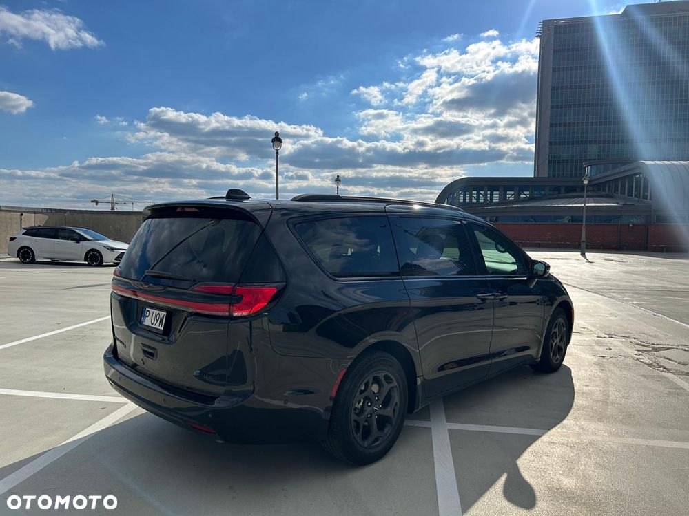 Chrysler Pacifica - 4