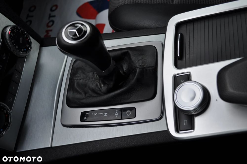 Mercedes-Benz Klasa C 180 CGI Automatik BlueEFFICIENCY Avantgarde - 29
